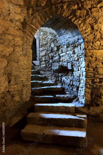 Naklejka dekoracyjna Arch in underground castle