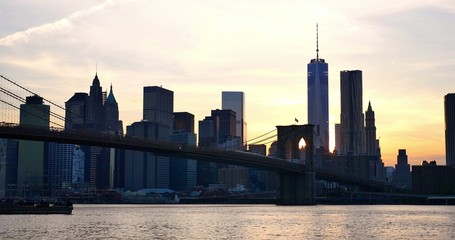 Wall Mural - 4K view of Manhattan skyline at sunset - New York - USA