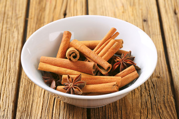 Sticker - Cinnamon sticks and star anise