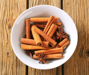 Sticker - Cinnamon sticks and star anise