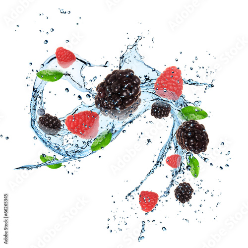 Naklejka nad blat kuchenny Fresh berries with water splash