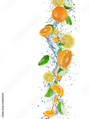 Fototapeta do kuchni Citruses with water splash