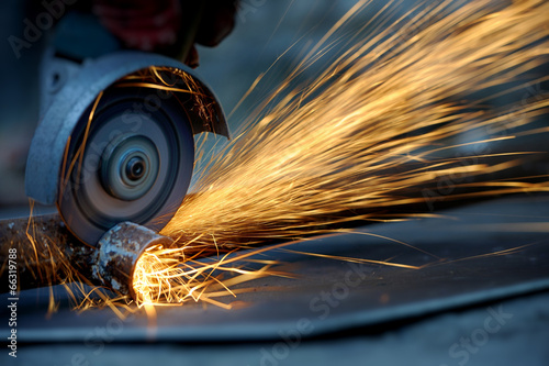 Worker cutting metal with grinder Tableau sur Toile