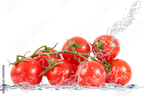 swieze-czerwone-pomidory-w-wodzie