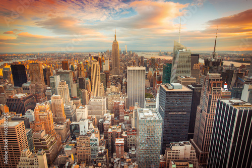 Fototapeta na wymiar Sunset view of New York City looking over midtown Manhattan