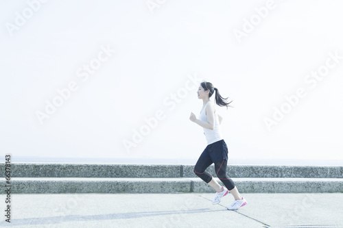 海辺を走る女性 Adobe Stock でこのストック画像を購入して 類似の画像をさらに検索 Adobe Stock 海辺を走る女性 Adobe Stock でこのストック画像を購入して 類似の画像をさらに検索 Adobe Stock