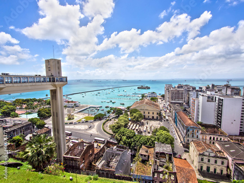 Fotografía Lacerda Elevator and All Saints Bay in Salvador, Bahia, Brazil