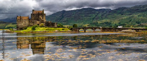 Fototapeta na szkło Panoramiczny z zamku Eilean Donan, Highlands, Szkocja