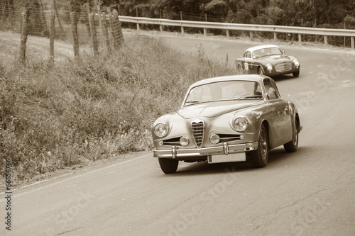 Naklejka - mata magnetyczna na lodówkę Zabytkowy stary samochód vintage