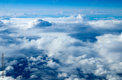 Fototapeta na wymiar clouds in the blue sky