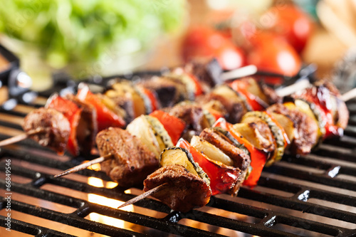 Cuadros en Lienzo Grilling shashlik on barbecue grill