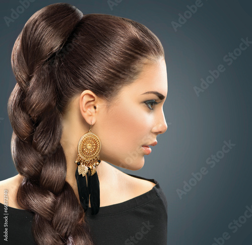 Tapeta ścienna na wymiar Bride hairstyle. Beautiful Woman with Healthy Long Hair