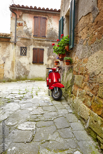 Naklejka na szybę Street of the medieval village. Italy, Tuscany