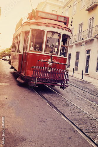 Fototapeta na wymiar Lisbonne (tram électrique)