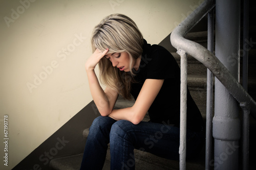 Fotografía Depressed woman sitting on stairs