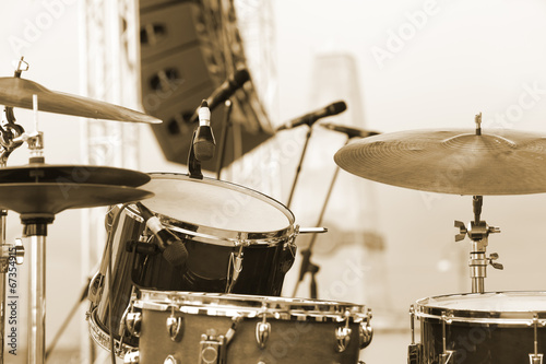 Naklejka na drzwi Detail of a drum set on stage closeup