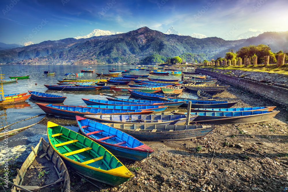 Boats in Pokhara lake - obrazy, fototapety, plakaty 