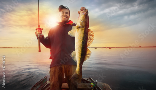 Cuadros en Lienzo Happy angler with zander fishing trophy