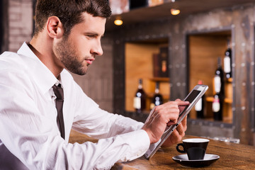 Wall Mural - Surfing the net in bar.