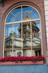 Fototapete - Window with reflection of St Isaac Cathedral