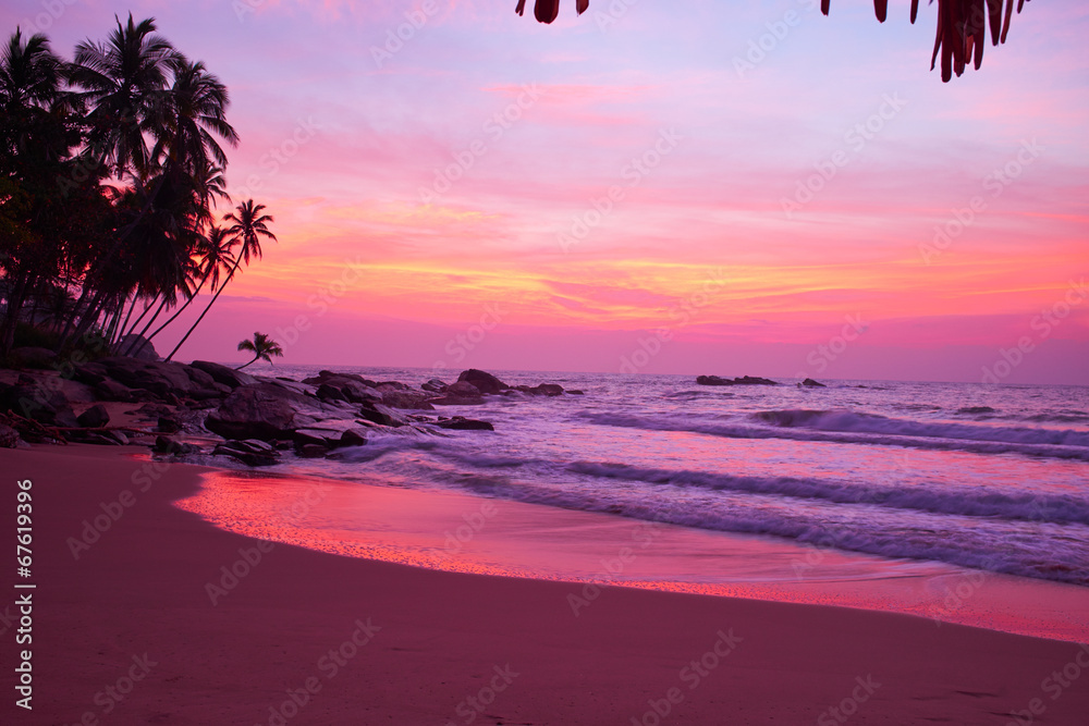 Sunset on the beach - obrazy, fototapety, plakaty 