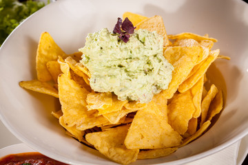 Crisp corn nachos with guacamole sauce