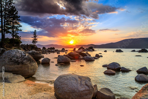 Fototapeta na wymiar Lake Tahoe at sunset