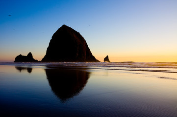 Wall Mural - Sunset at Cannon Beach, Oregon