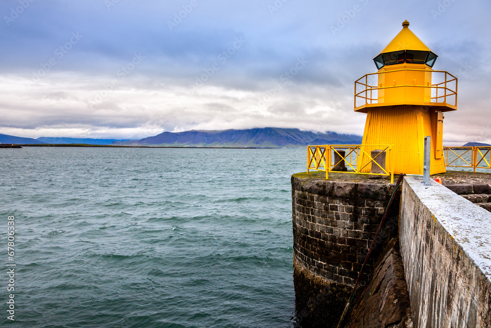 Obraz na płótnie Reykjavik harbor lighthouse w salonie