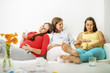 © Halfpoint - Pregnant women on sofa
