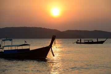 Wall Mural - Puesta de sol en Ao Nang, Tailandia