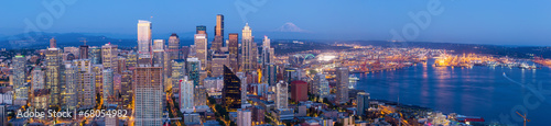 nocna-panorama-na-klimatyczne-seattle