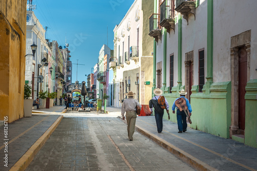 Fotografía Mariachi on the streets of colonial Campeche city, Mexico