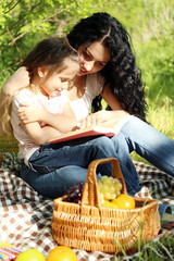 Wall Mural - Happy mom and daughter. Picnic in the green park