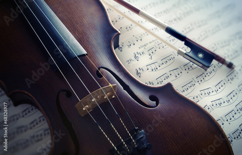 Obrazy klasyczna muzyka  skrzypce-z-nutami