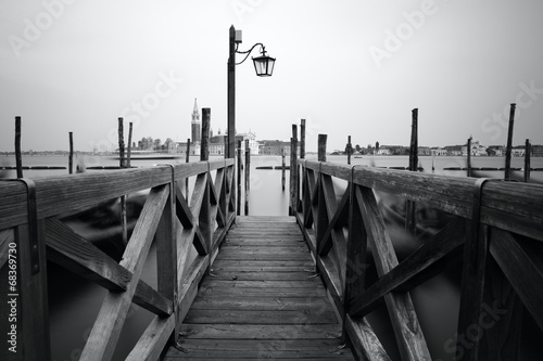 Naklejka na szybę Black and white photo of Venice seafront