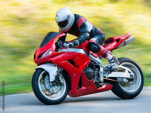 Plakat na zamówienie Ścigający się motocyklista na czerwonym motorze