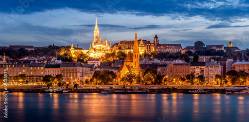 Obraz Dibond Wieczorny widok na dzielnicę Buda w Budapeszcie
