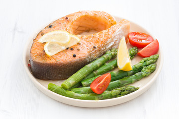 baked salmon with asparagus and lemon