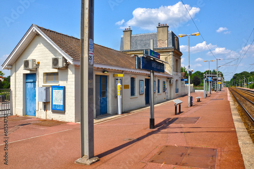 Fotografía Méry-sur-Oise, estación de ferrocarril, trenes, Francia