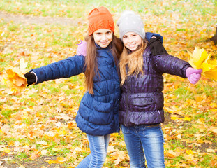 Poster - Girls at autumn