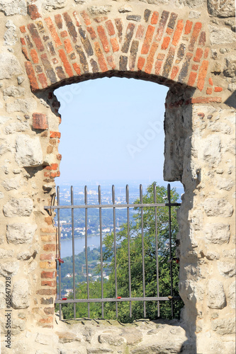 Obraz w ramie Blick von der Ruine Drachenfels
