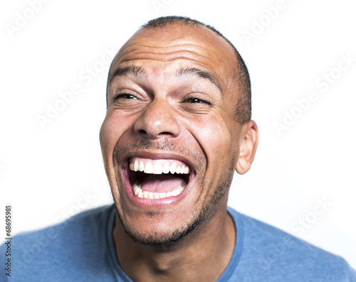 Fotomural Portrait of a mixed race man laughing hysterically