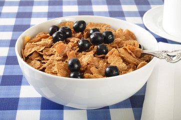 Poster - Bowl of bran and corn flakes with blueberries