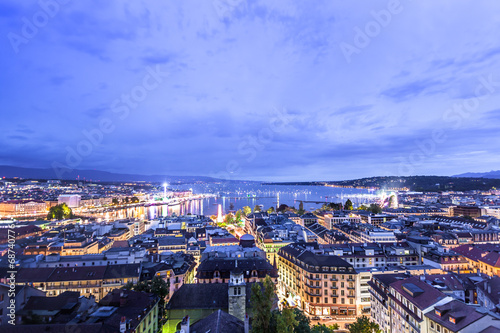 Fotografía Panoramic night view of the city of Geneva, Lake Geneva