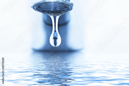 Fotografia  Pure water drop