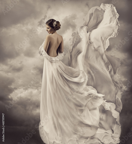 Naklejka na drzwi woman portrait in retro dress, artistic white blowing gown
