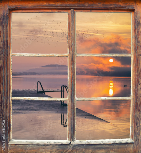 Fototapeta na wymiar Fensterblick Sonnenaufgang