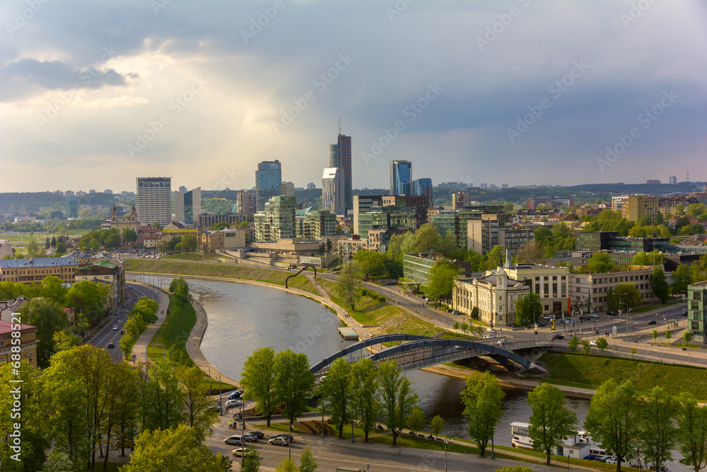 Obraz na płótnie Cityscape of Vilnius. View from the Gediminas' Tower of the Uppe w salonie