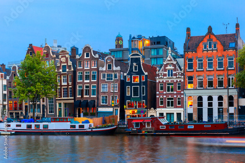 Plakat Nocy miasta widok Amsterdam kanał z holenderskimi domami